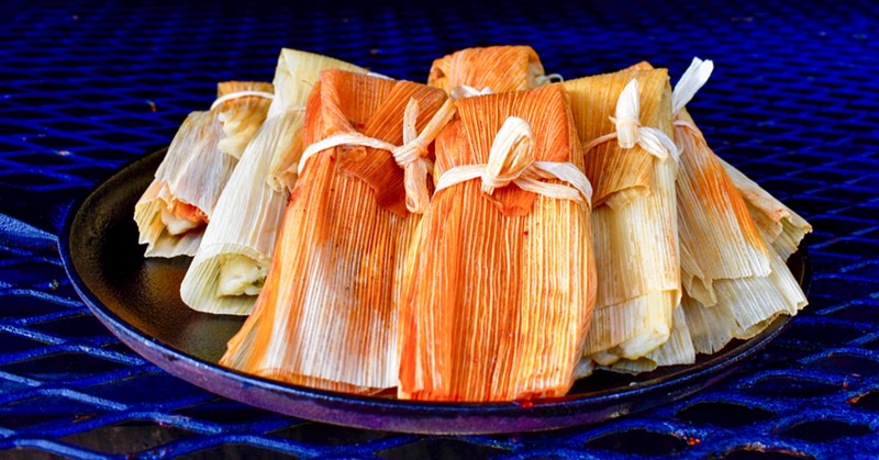 https://media2.dallasobserver.com/dal/imager/10-places-to-get-your-christmas-tamales-even-last-minute/u/magnum/11970374/pecan_lodge_tamales.jpg?cb=1642542253