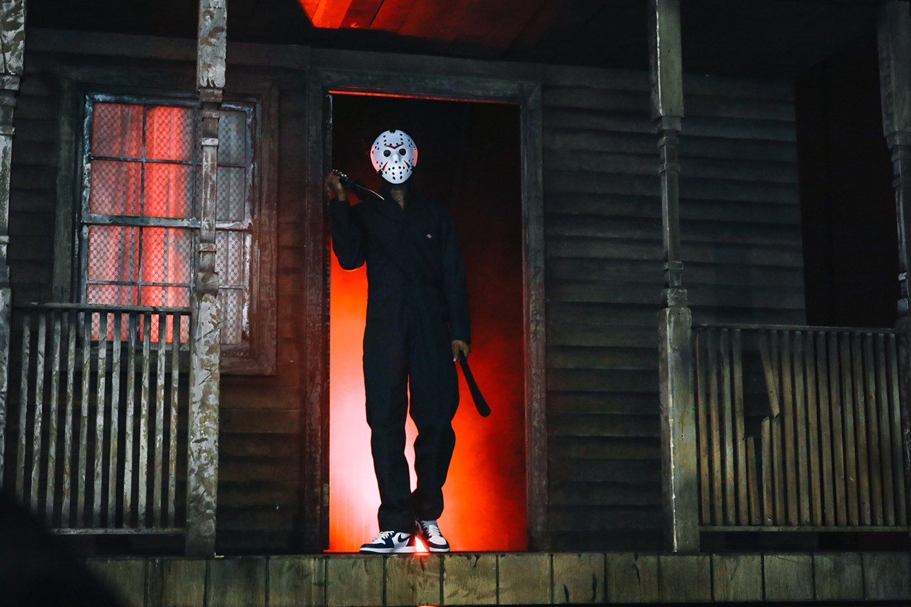 21 Savage looked like a character out of horror film when he walked out onto House of Blues' stage wearing a hockey mask and wielding two knives.