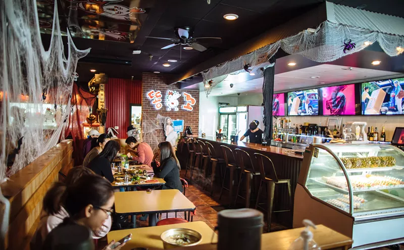 Image: A Carrollton Dive Bar Named 'Butthole' Serves Spectacular Fried Chicken Fondue