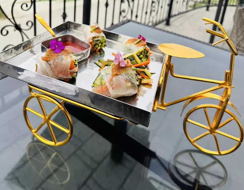 Image: Push cart spring rolls