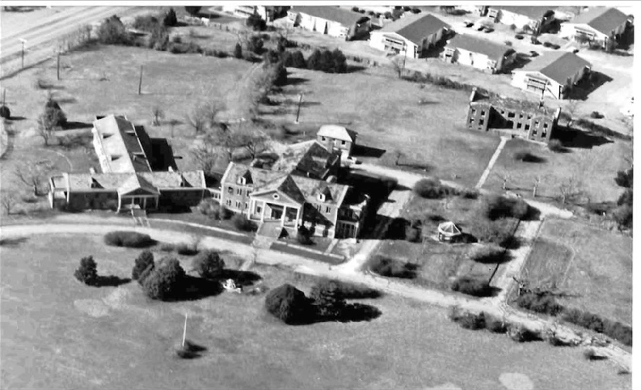 An image of Woodmen Circle in better years.