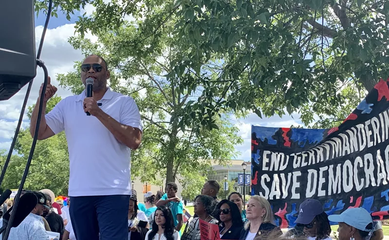 Image: ‘A Racist Attack’: Hundreds Gather in Arlington to Jeer Mid-Decade Redistricting