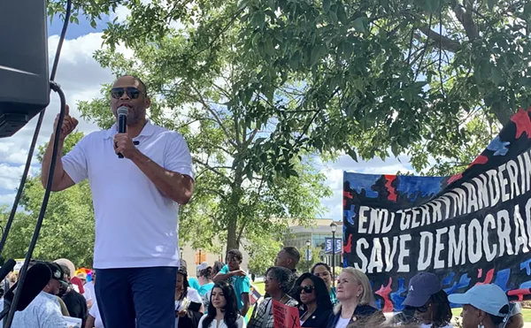 Image: ‘A Racist Attack’: Hundreds Gather in Arlington to Jeer Mid-Decade Redistricting
