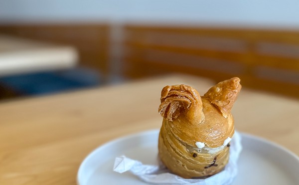 Ari District Offers up Pup Pies and Other Thai-Inspired Brunch Street Fare