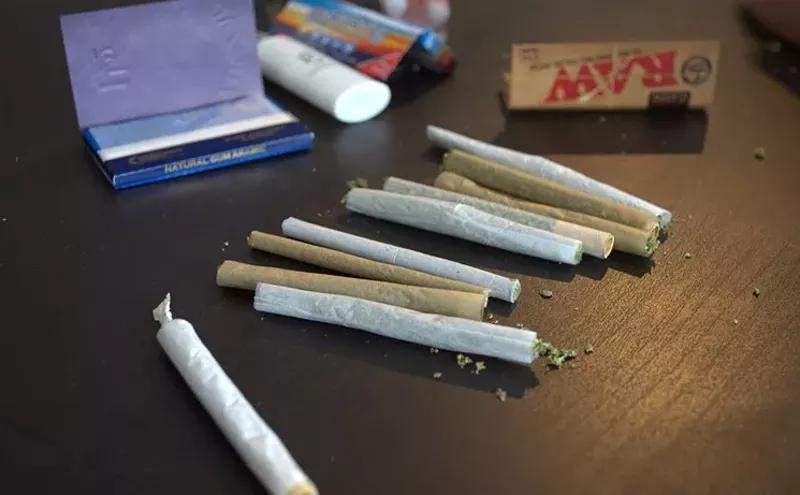 Image: Ask a Stoner: Why Roll a Joint Inside Out?