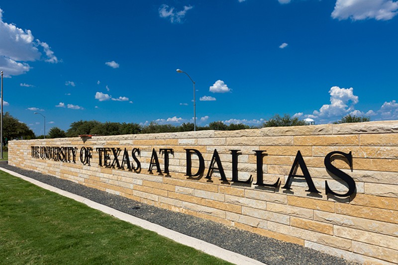 The University of Texas at Dallas' welcome sign.