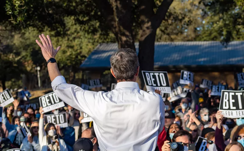 Image: Beto O’Rourke Picked at the Power Outage Wounds at Denton Rally