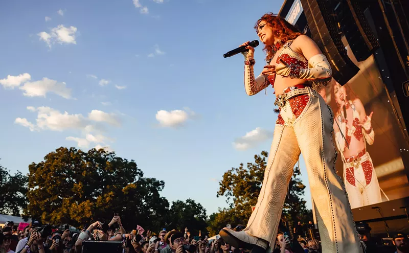 Image: Chappell Roan and Dua Lipa Dazzle at Austin City Limits Week 1: See Photos