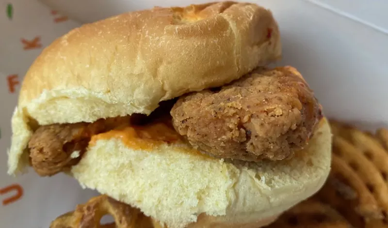 Image: Fuku, the hot chicken sandwich ghost kitchen of chef David Chang, didn't have a stellar first day.
