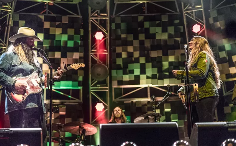 Image: Chris Stapleton Reveals Wife Is Expecting Twins During Refreshing and Chilly Dallas Show