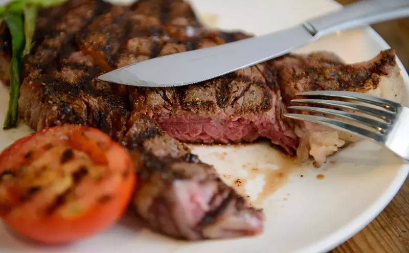 Image: Cooper’s Meat Market Serves Great Steaks in a Casual Setting. It’s Everything Else That Needs Work.