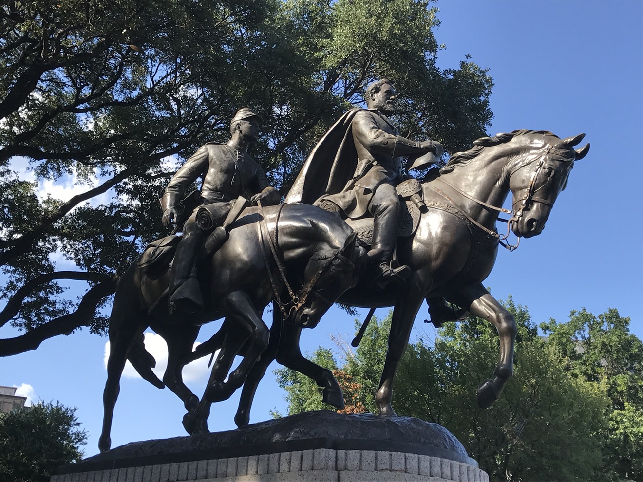 Dallas' Robert E. Lee statue