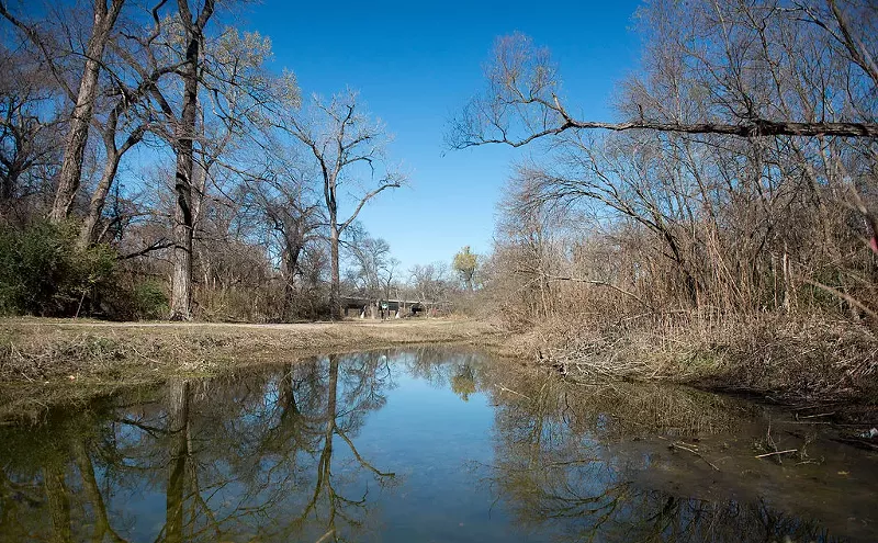 Image: Dead Man's Creek: A Waterlogged Corpse in East Dallas Keeps His Secrets