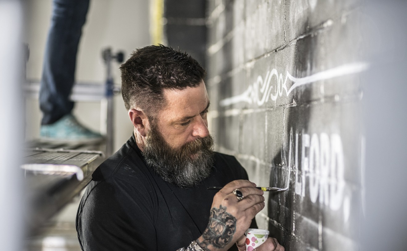 DFW Sign Painters Underscore Craft's Technique, Tradition
