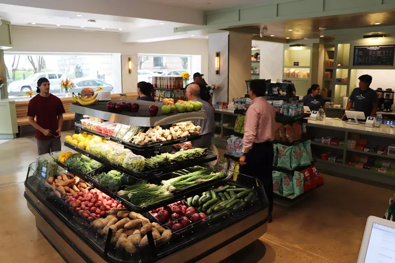 Image: Royal Blue Grocery opened a store this weekend in a Dallas neighborhood that doesn't have a single grocer: downtown.