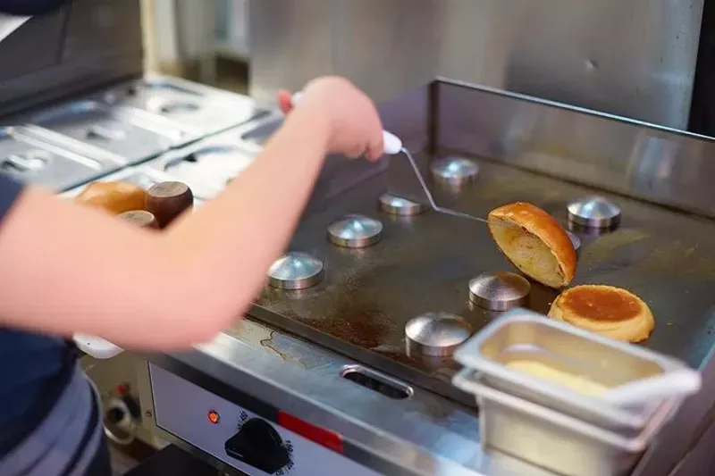 Image: The speed bump-looking shapes are designed uniquely to toast the crater left in the bun's crown.