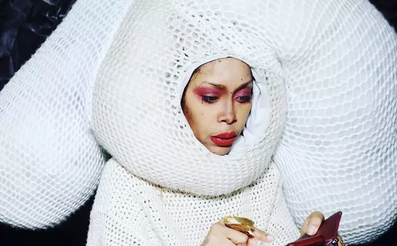 Image: Erykah Badu Celebrates Womanhood in Oversized BBL Bodysuit
