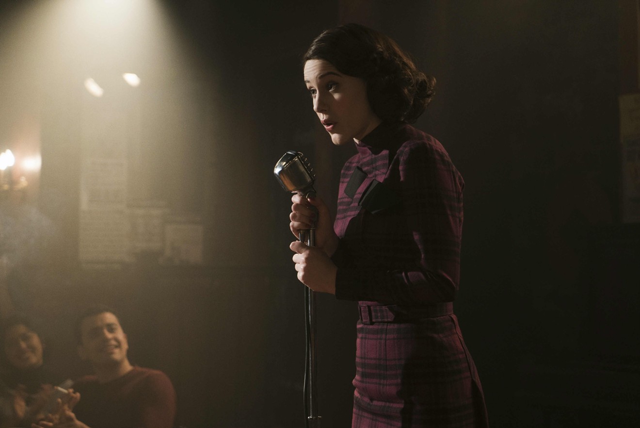In Amazon's The Marvelous Mrs. Maisel, Rachel Brosnahan plays Midge Maisel, a young Jewish housewife who has her entire life upended and winds up as a stand-up comedian.