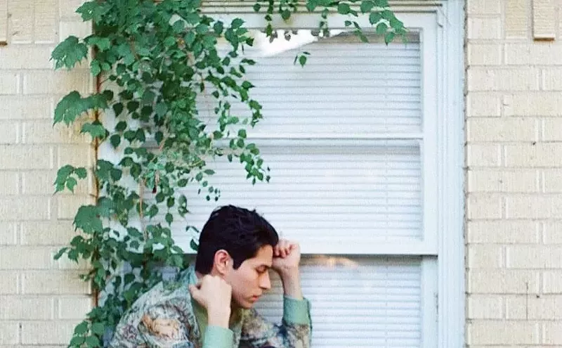 Image: Fashion Notes: Ronnie Heart Effortlessly Channels the ’70s in His Music and His Wardrobe