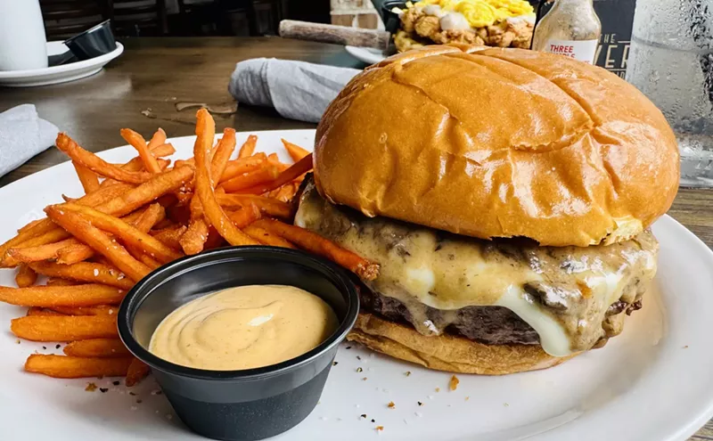 Image: Find Burger Bliss at Flower Mound’s The Tavern at Lakeside