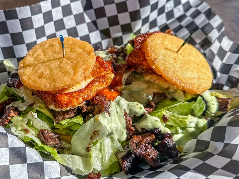 Image: Tostaditas de carne asada.