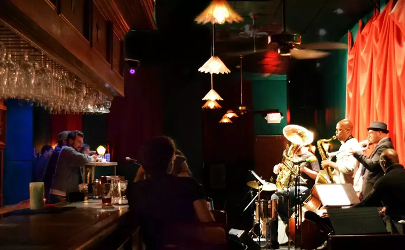 Image: For 29 Years, the Balcony Club Has Been Serving Strong Martinis and Date-Night Vibes