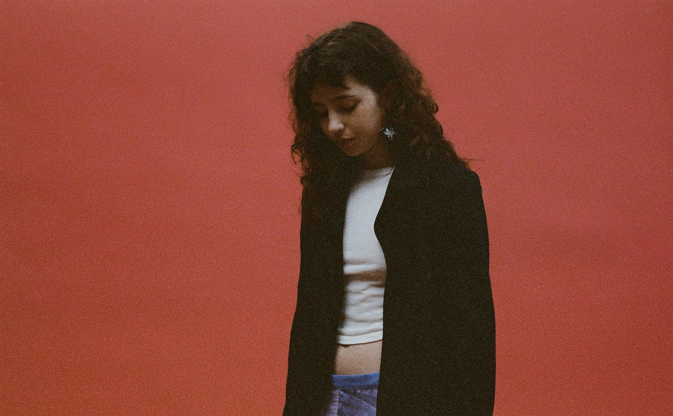 For Clairo, a Subdued Set in Dallas Is Part of the 'Charm'