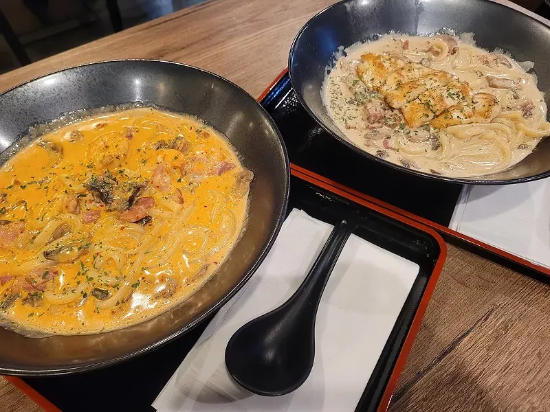 Image: Nikugen's creamy udons: akai on left and shiro on right