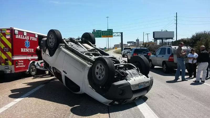 Image: car wreck vehicle crash