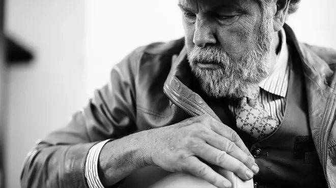 Robert Earl Keen with a guitar.