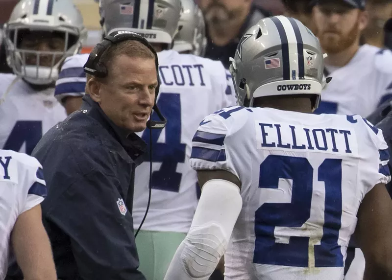 Image: Ezekiel Elliott heads off the field on October 29, 2017.