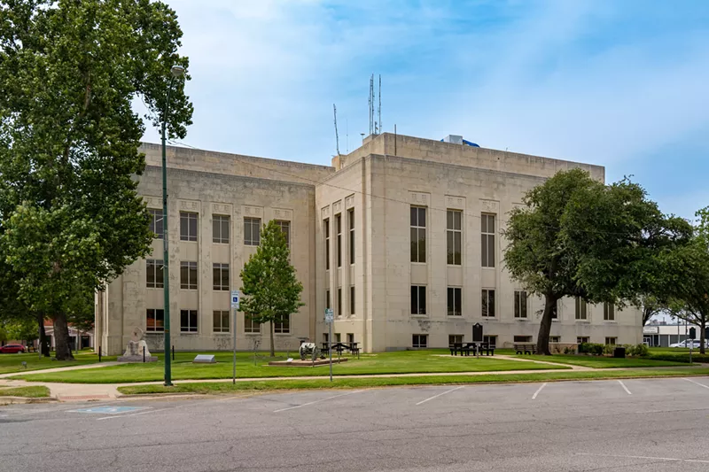 Image: grayson county courthouse in sherman, tx