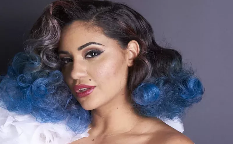 Image: Iris Le’Mour Prefers Singing as a Burlesque Performer to Working in Sexist Music Industry