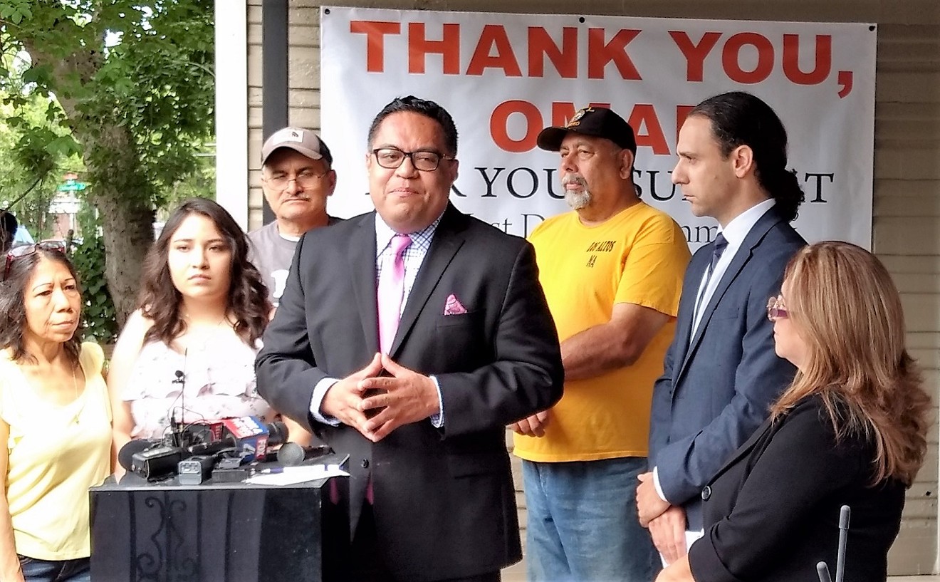 City Council candidate Omar Narvaez (center) said Monday that City Hall had been no help in the battle to protect the homes of West Dallas tenants.