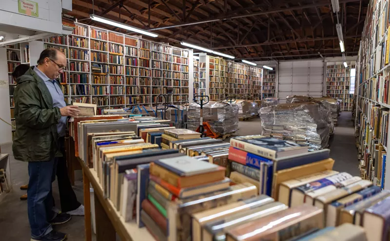 Image: Larry McMurtry's Legendary Bookstore Will Be Open on Weekends This March
