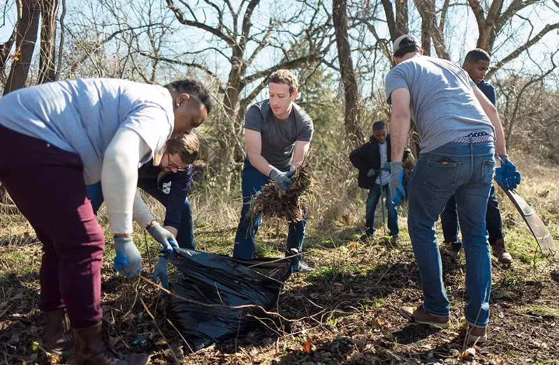 Image: Mark Zuckerberg spent the day building a fruit and vegetable garden in Oak Cliff.