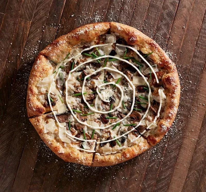 Image: Mellow Mushroom throws in the towel on its Henderson Avenue location.