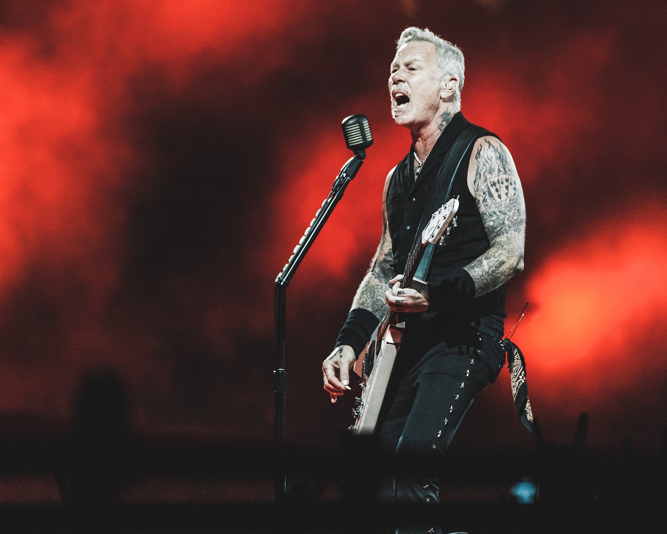 James Hetfield giving Fuel, Fire, and all that was desired as Metallica played Friday night with Pantera.