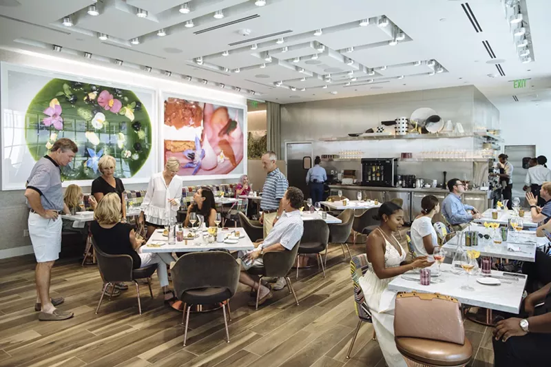 Image: The lunch crowd at Mirador.