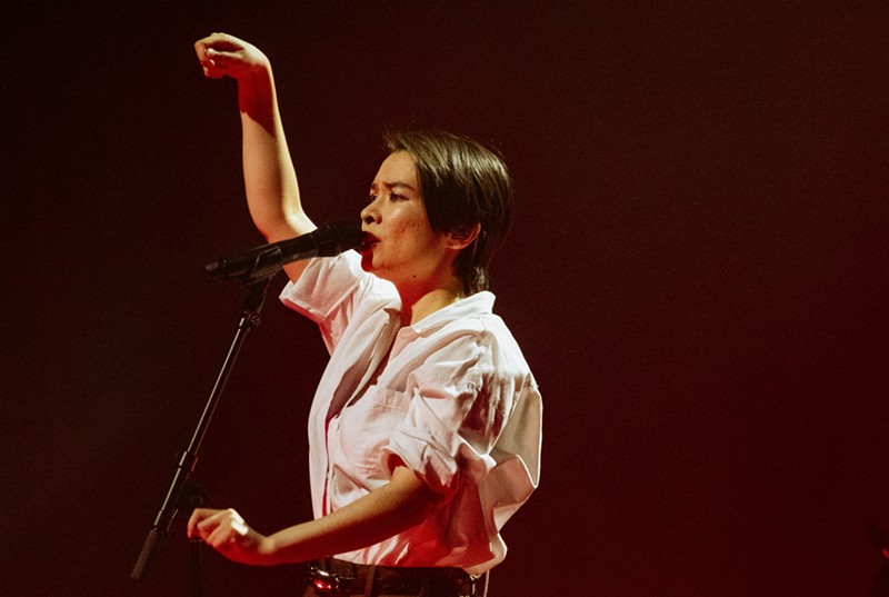 Indie pop singer-songwriter Mitski didn't have any "mommy" issues at her Grand Prairie show on Friday.