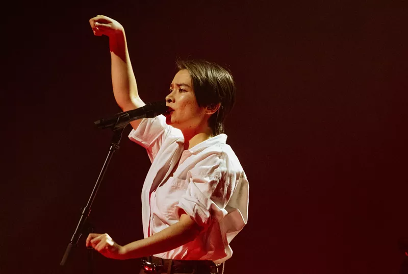 Image: Indie pop singer-songwriter Mitski didn't have any "mommy" issues at her Grand Prairie show on Friday.