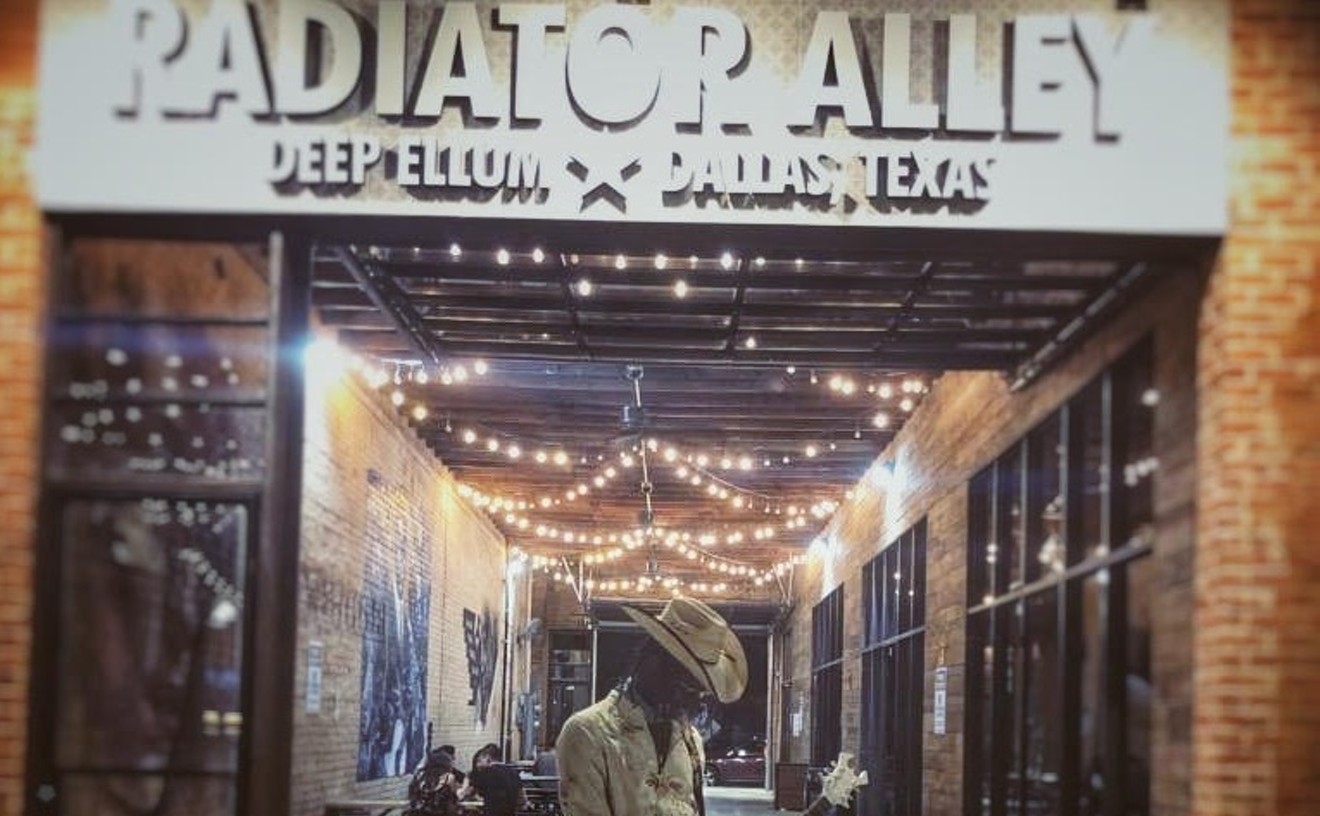 Musician Jay Knox Plays Guitar on the Streets of Deep Ellum to Escape His Homelessness