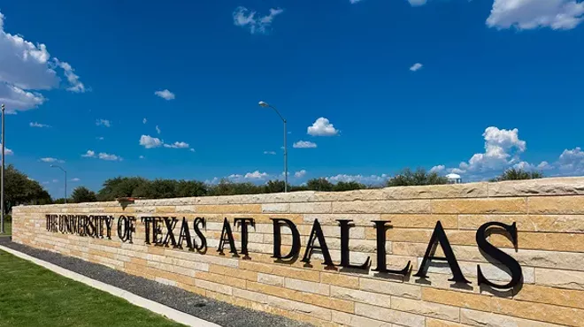 university of texas at dallas sign