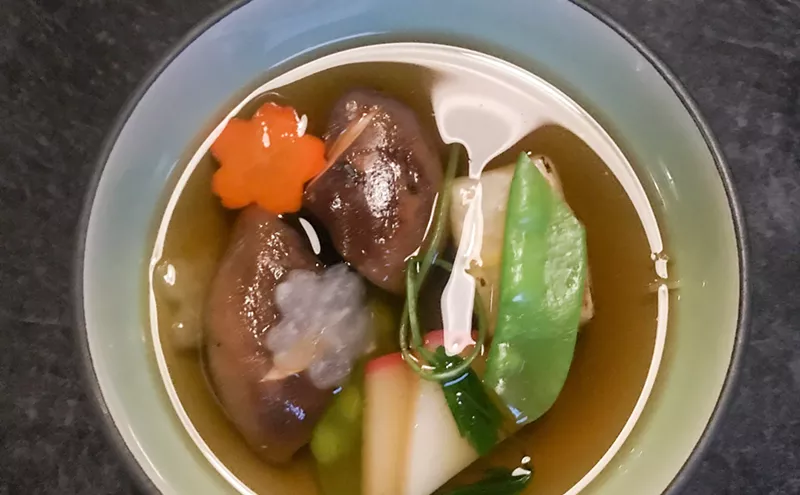 Image: Niwa Rings in the New Year with Japanese Tradition