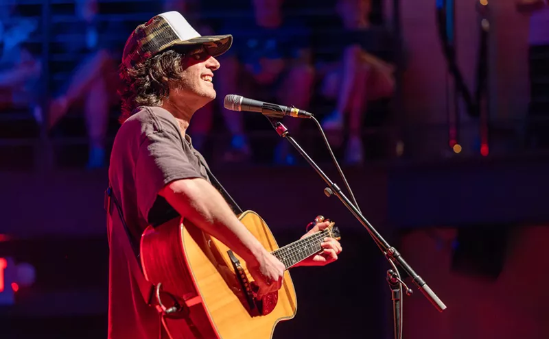 Image: Pete Yorn Makes the Years Melt Away at Sold-Out Kessler Theater