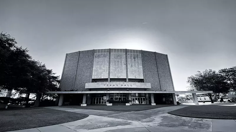 Image: University of Texas Arlington building