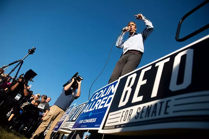 Image: Beto O'Rourke encourages Dallas voters in November 2018.