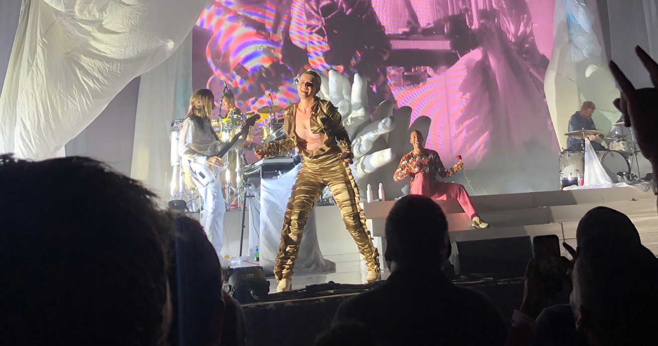 Robyn's muscular soprano voice serenaded the audience at Irving's Toyota Music Factory on Tuesday.