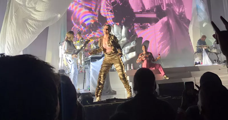 Image: Robyn's muscular soprano voice serenaded the audience at Irving's Toyota Music Factory on Tuesday.