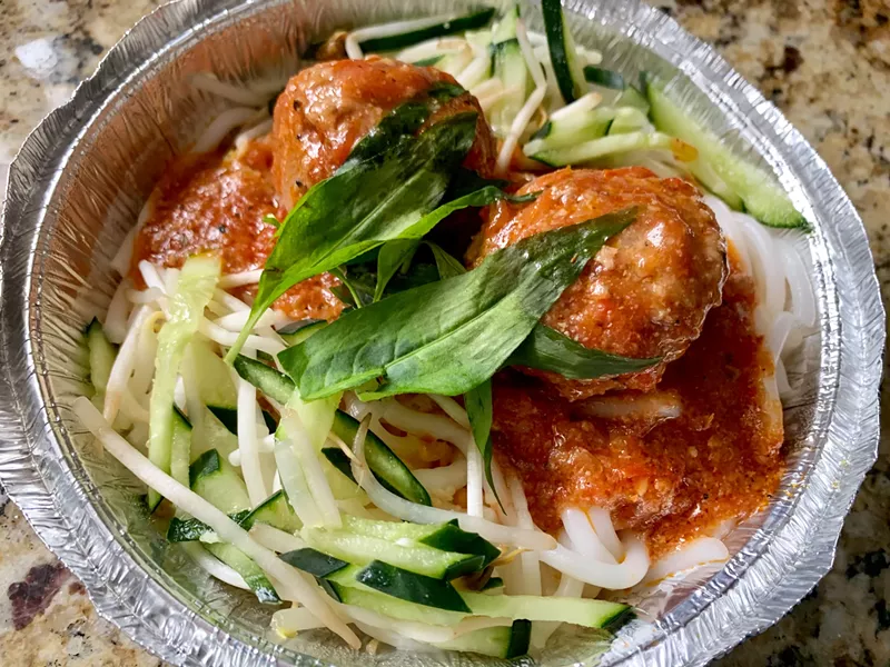 Image: Bánh tàm xiu mai, with some sadder looking Vietnamese coriander because the photog regretfully lives a whole 15 minutes away from Sandwich Hag.